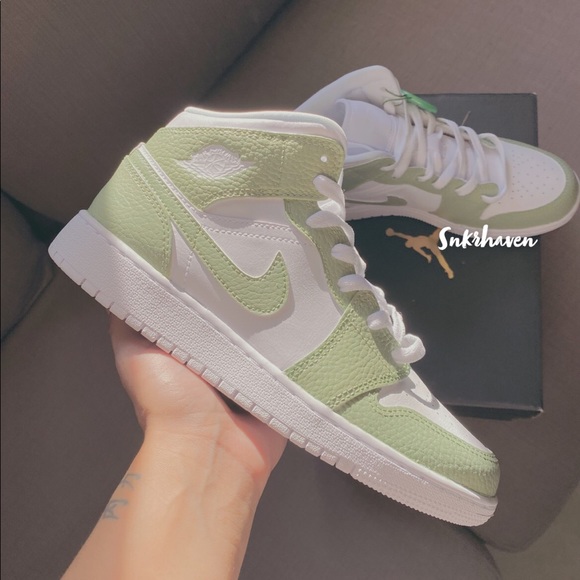 Jordan 1s avocado Custom - Picture 2 of 2